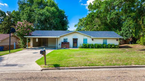 404 Hickory Street,  Mount Pleasant,  TX 75455