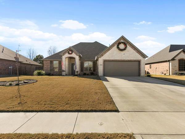 804 Bent Wood Lane, Cleburne, TX 76033