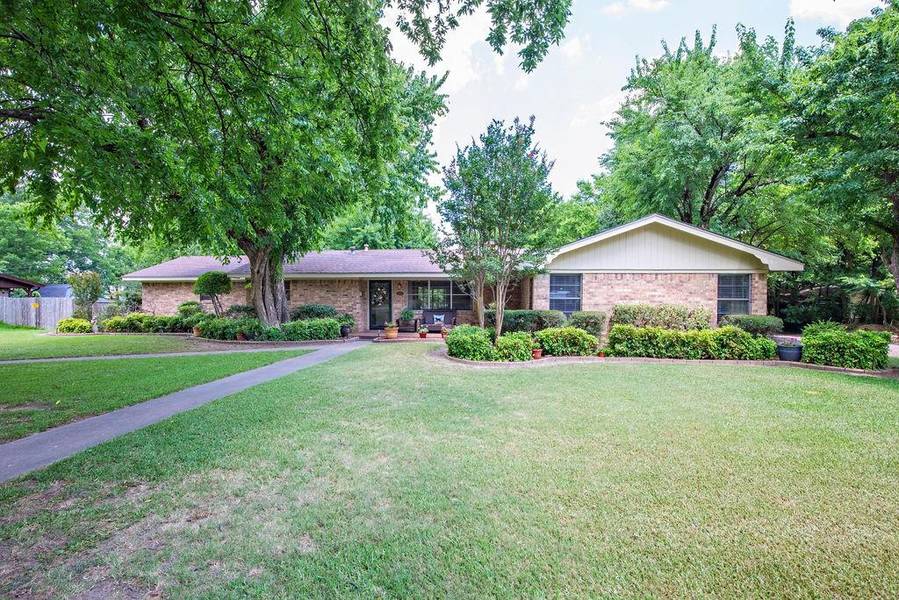 1307 S Locust Street, Clarksville, TX 75426