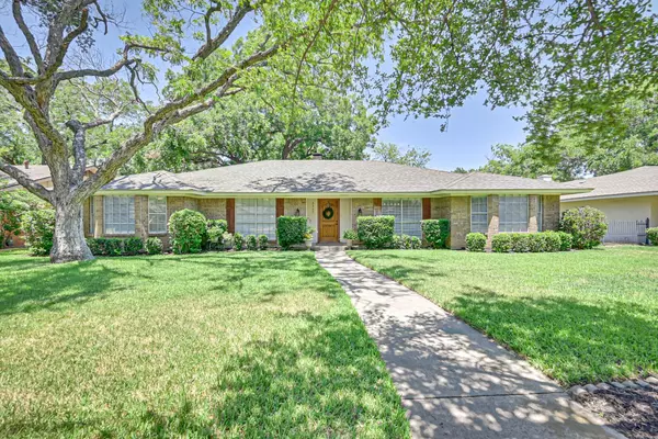 2307 Perryland Drive, Arlington, TX 76013