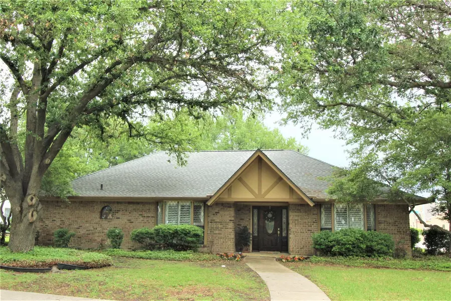 1000 Hampshire Lane, Carrollton, TX 75007