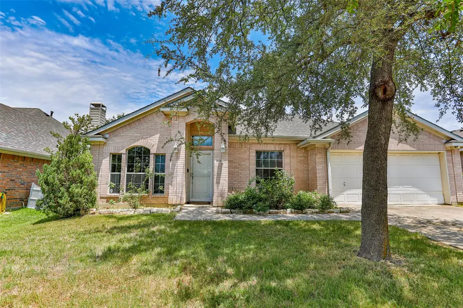 813 Dayspring Drive, Denton, TX 76210