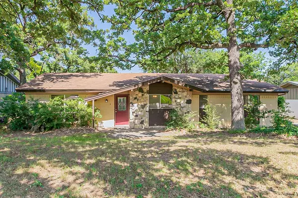 13 Kingston Court, Bedford, TX 76022