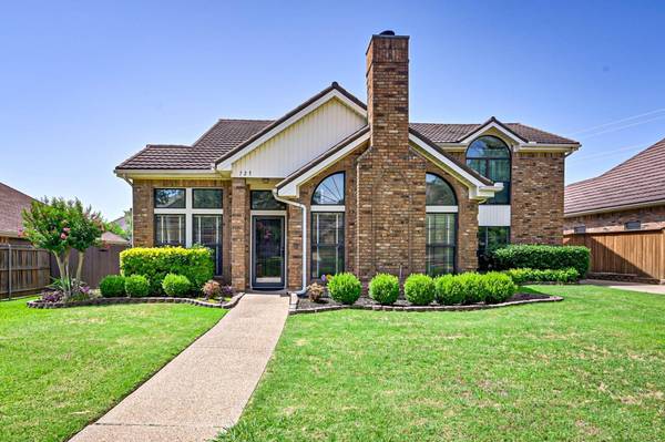 725 Paul Drive, Hurst, TX 76054