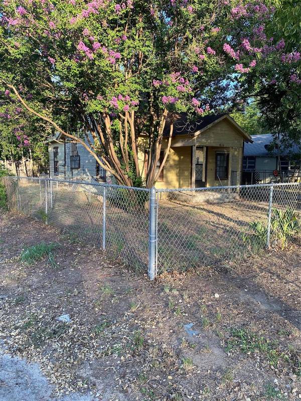 308 N Pine Street, Comanche, TX 76442