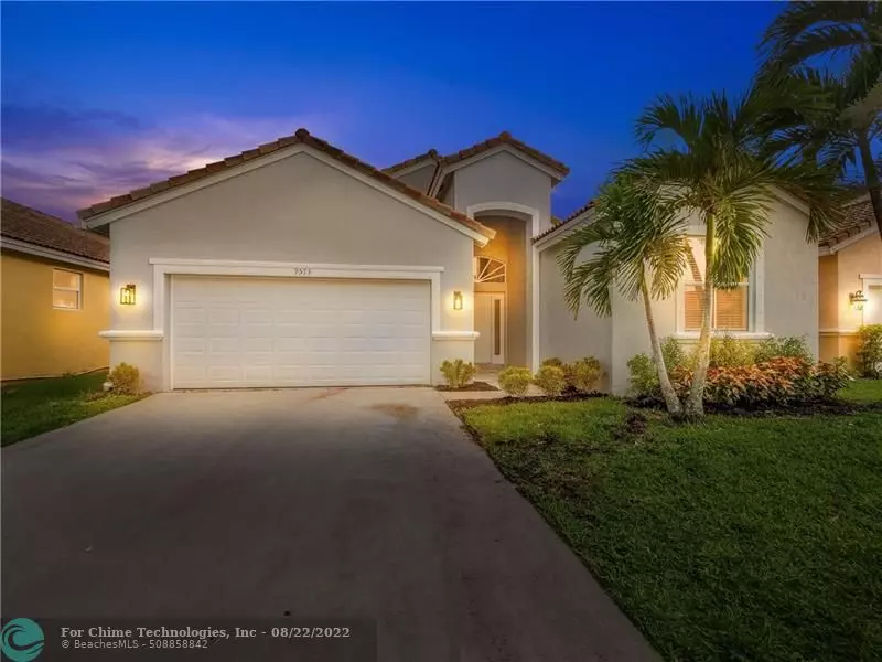 9573 Lago Dr, Boynton Beach, FL 33472