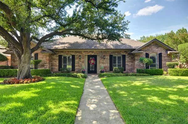 3807 S Shadycreek Drive, Arlington, TX 76013