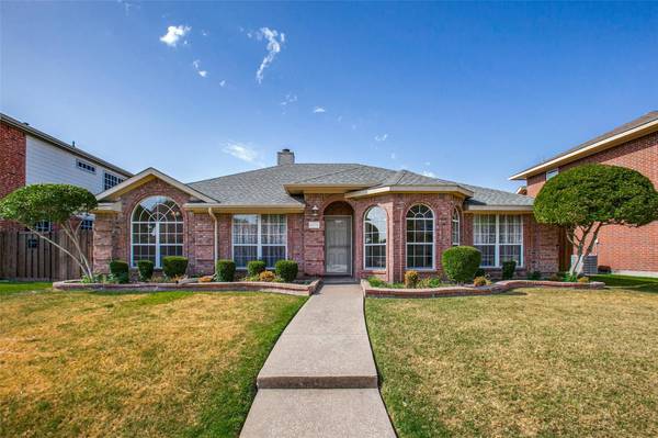 8214 Luna Drive, Rowlett, TX 75088