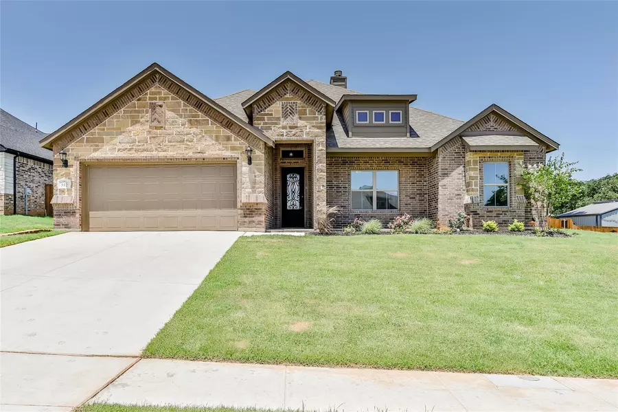 512 Woodland Drive, Azle, TX 76020