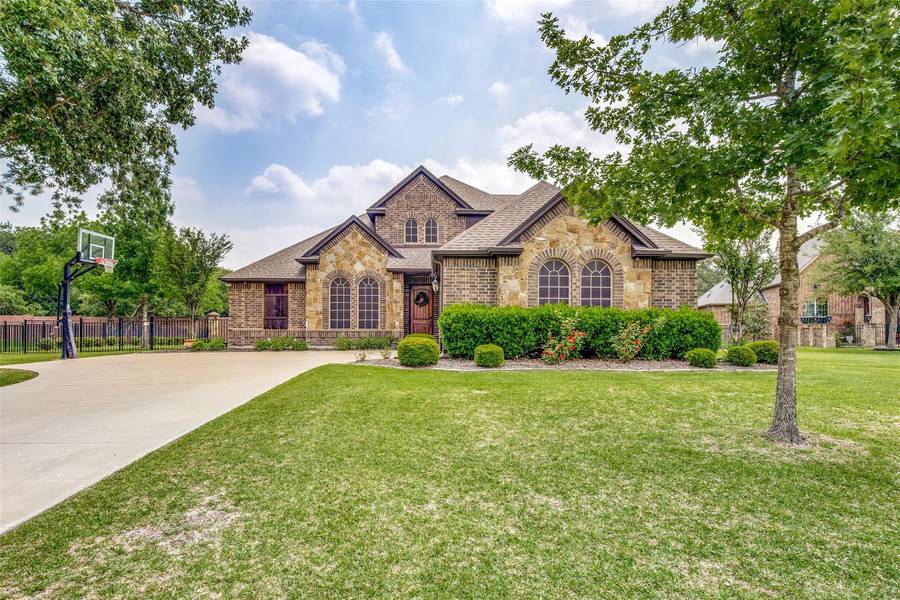 1445 Valley Crest Court, Burleson, TX 76028