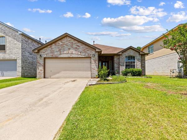 2740 Scarborough Drive, Grand Prairie, TX 75052