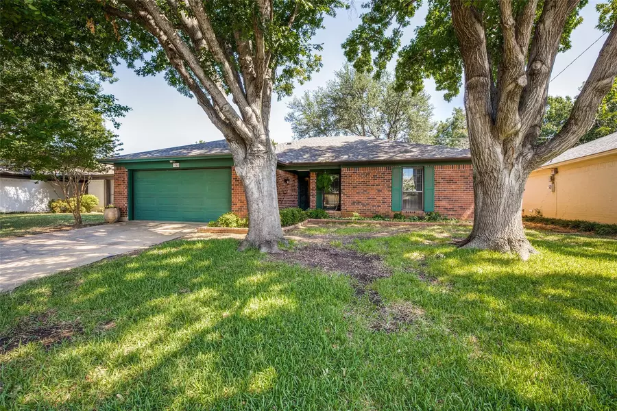 3548 Wedgworth Road S, Fort Worth, TX 76133