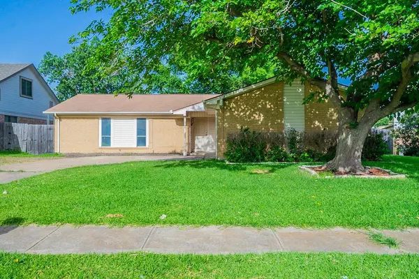 1009 Via Valencia, Mesquite, TX 75150