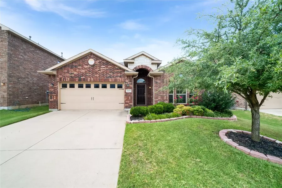 6810 Glen Eagle Drive, Arlington, TX 76001