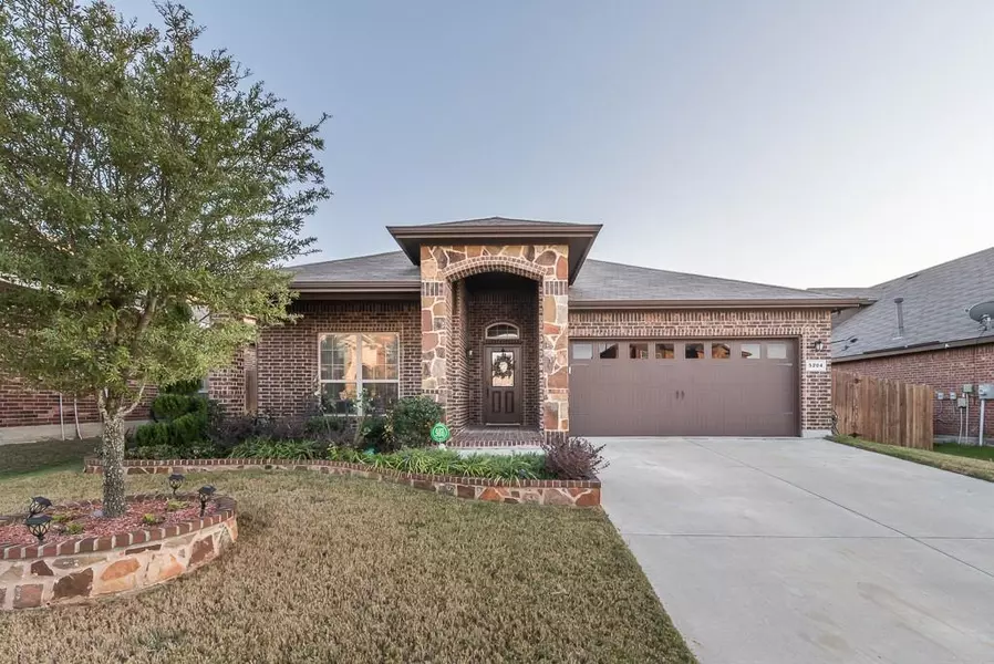 5204 Walsh Drive, Arlington, TX 76001