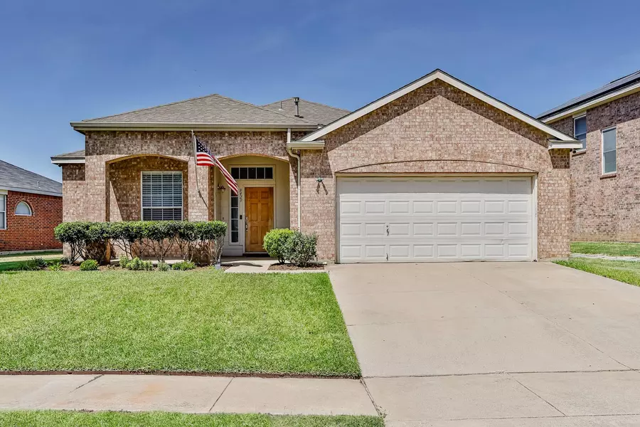 8429 Greylock Court, Fort Worth, TX 76137