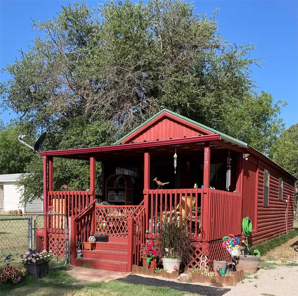 217 N Pinto Street, Comanche, TX 76442