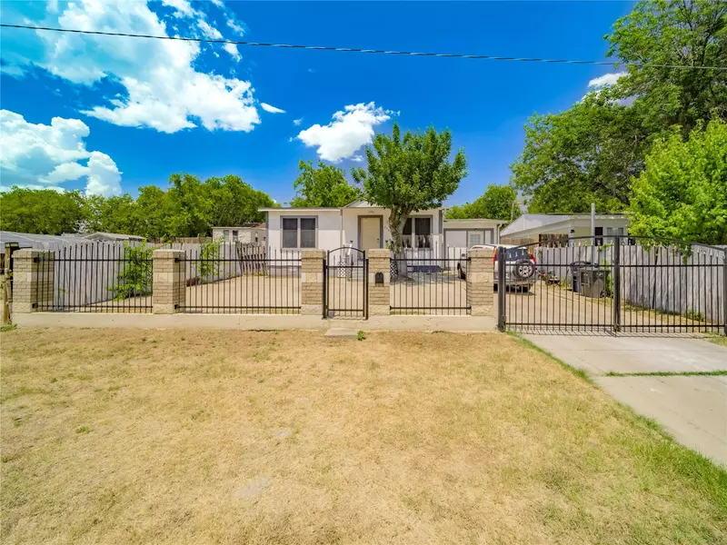 2904 NW 21st Street, Fort Worth, TX 76106