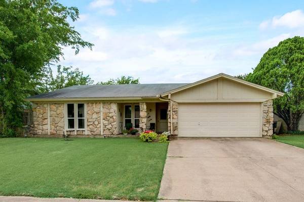 5920 Nanci Drive, Watauga, TX 76148