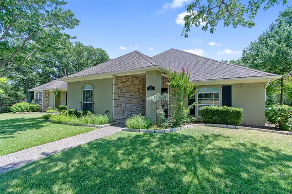 2711 Shadow Court, Arlington, TX 76006