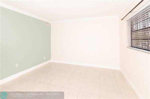 Hialeah, FL 33016,2561 W 52nd Pl  #602