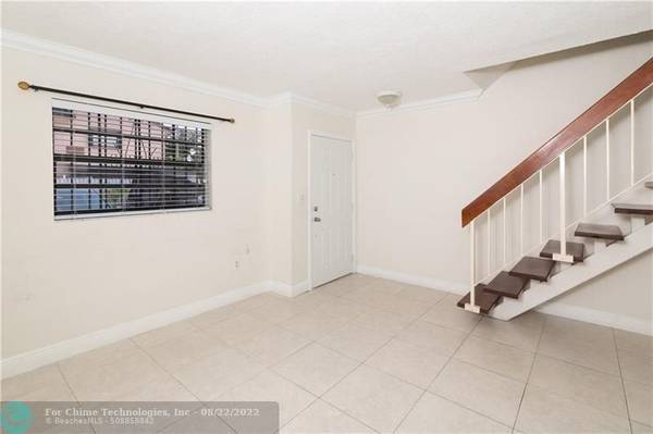 Hialeah, FL 33016,2561 W 52nd Pl  #602