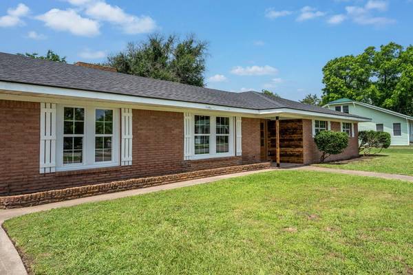 605 N Goodman Avenue, Kerens, TX 75144