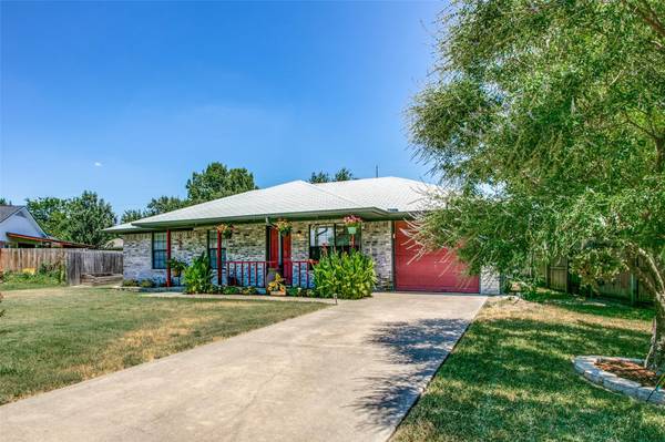 820 Steve Court, Sanger, TX 76266