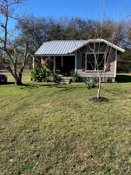 107 S Guadalupe Street, Whitney, TX 76692