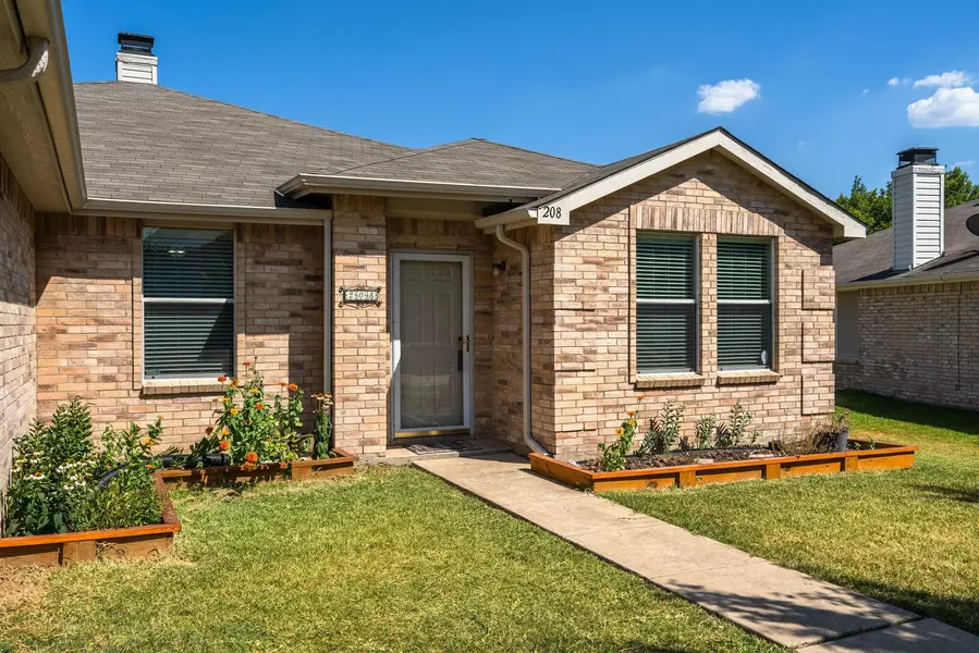 208 Blazing Star Trail, Burleson, TX 76028