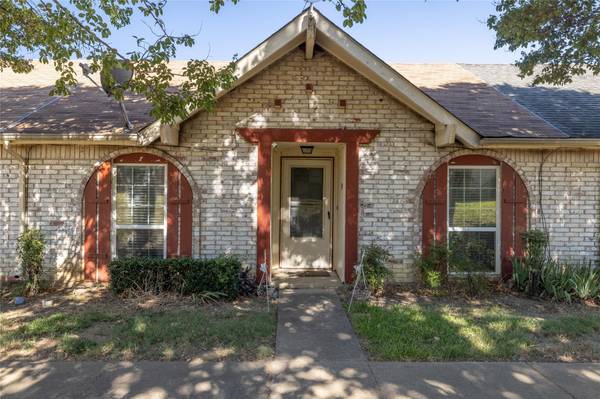 10 W Mountain Lane #41, Grand Prairie, TX 75052