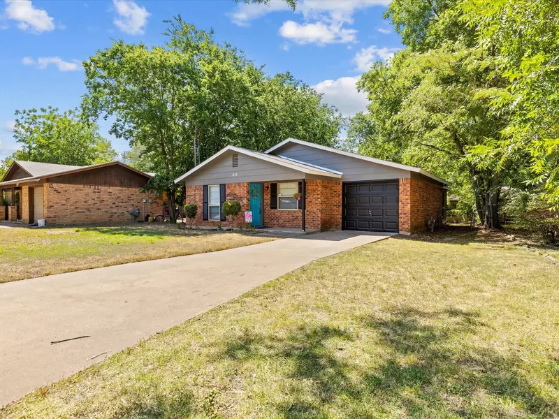 815 Featherston Street, Cleburne, TX 76033