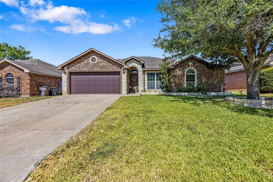 8159 Berkshire Drive, Fort Worth, TX 76137