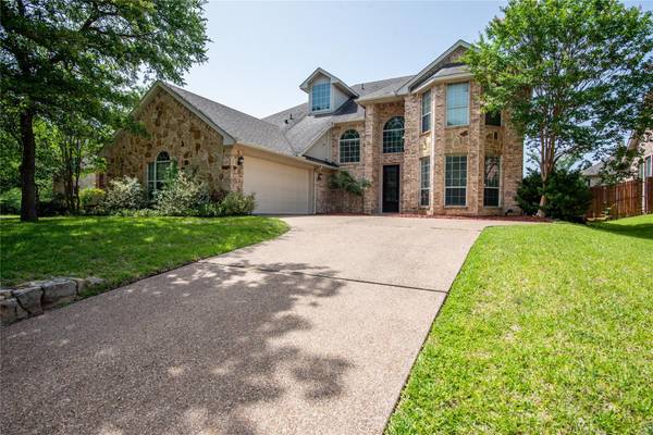 313 Creekwood Court, Kennedale, TX 76060