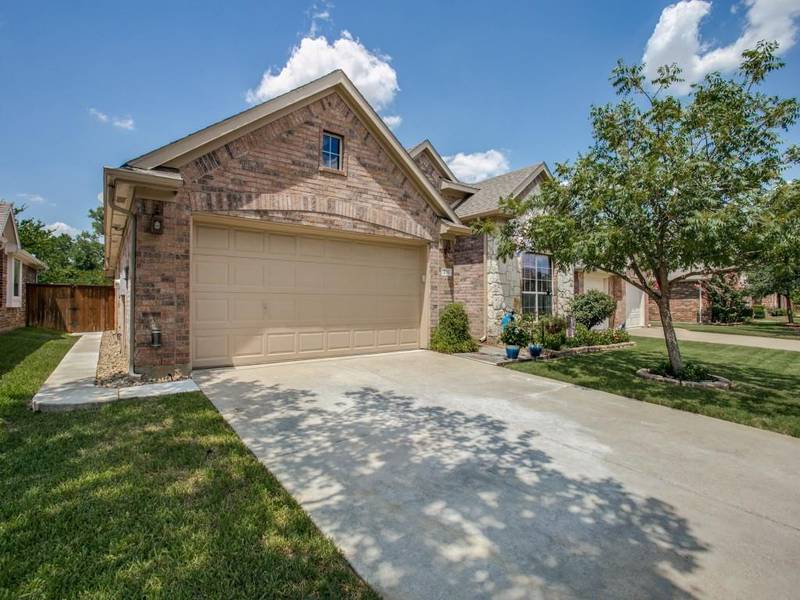 211 Fountainview Drive, Euless, TX 76039