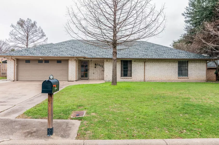 3812 Buckhorn Place, Fort Worth, TX 76137