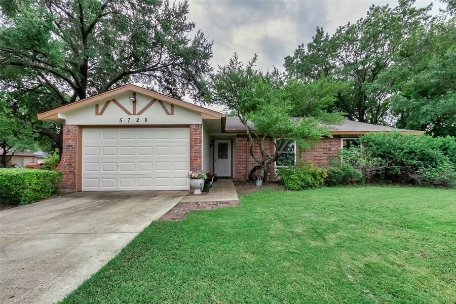 5728 Corral Court, Haltom City, TX 76148