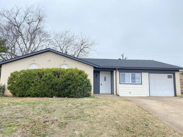 124 S Heights Drive, Crowley, TX 76036