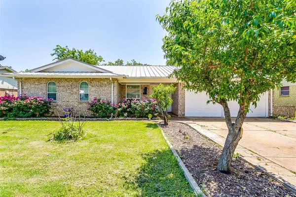 917 Pecan Street, Crowley, TX 76036