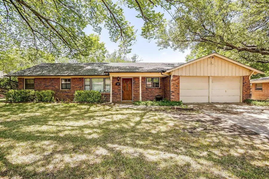 5804 Winifred Drive, Fort Worth, TX 76133