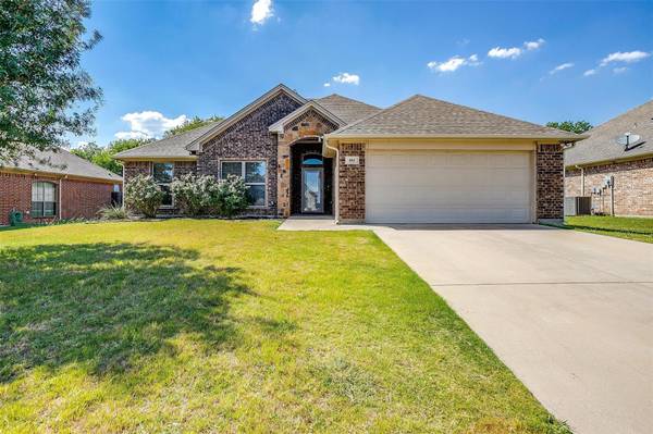 801 Brandt Street, Grandview, TX 76050