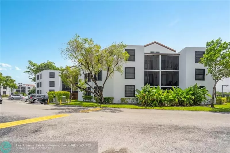 213 Lake Pointe Dr  #106, Oakland Park, FL 33309