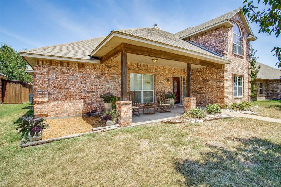 203 Red Wolf Lane, Red Oak, TX 75154