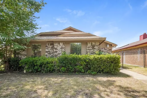 1128 Hemlock Drive, Desoto, TX 75115