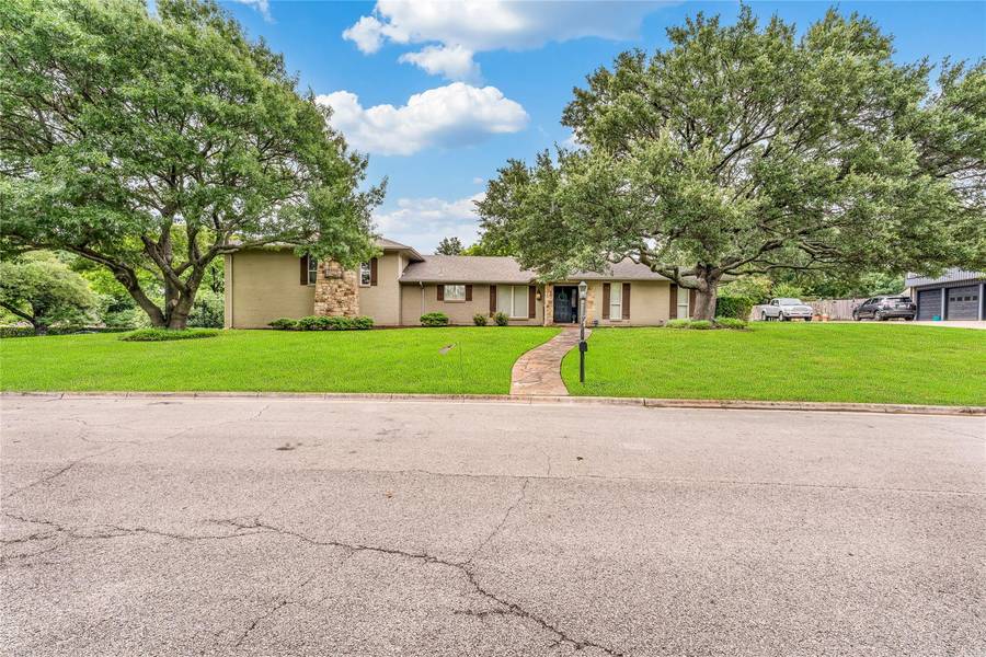 47 Bounty Road E, Benbrook, TX 76132