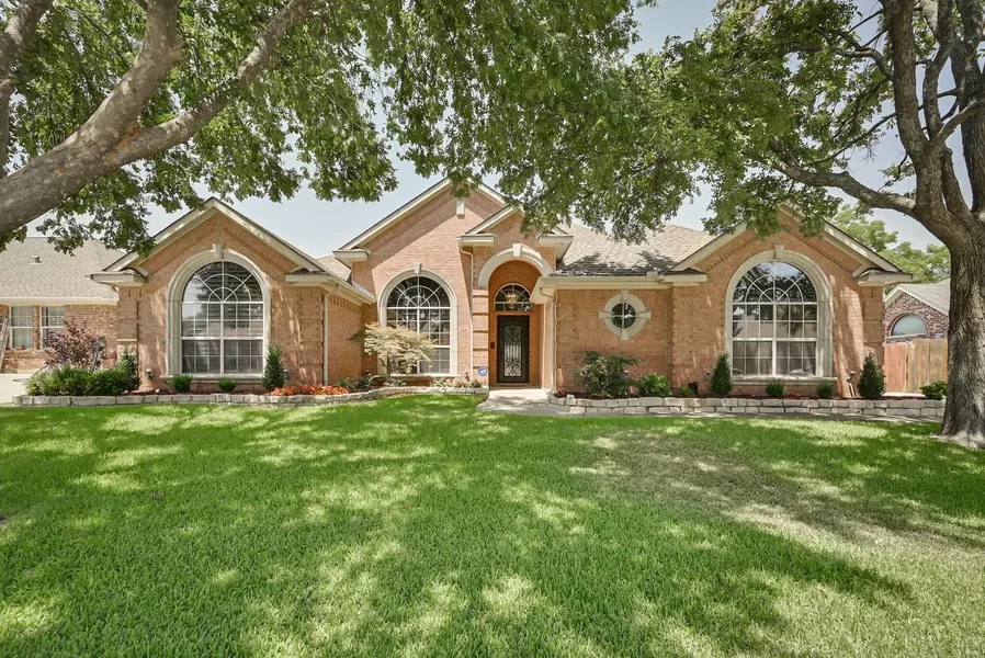 7703 Summer Glen Drive, Arlington, TX 76001