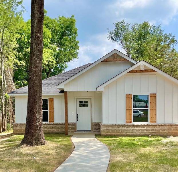 212 W McKay, Troup, TX 75789