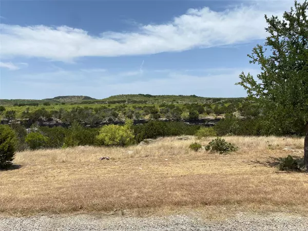 2033 Bluff Creek Drive,  Strawn,  TX 76475