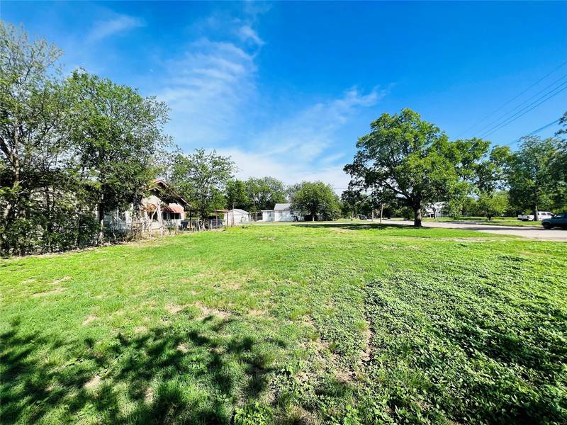 1716 Durham Avenue, Brownwood, TX 76801