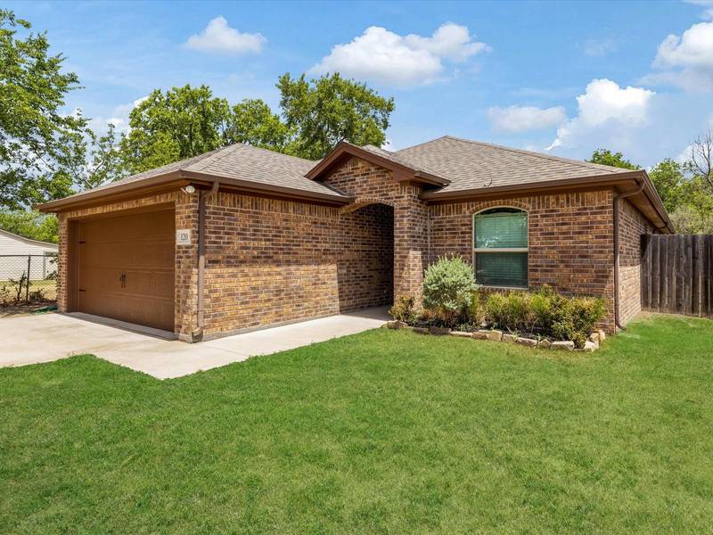 120 Hilltop Avenue, Godley, TX 76044